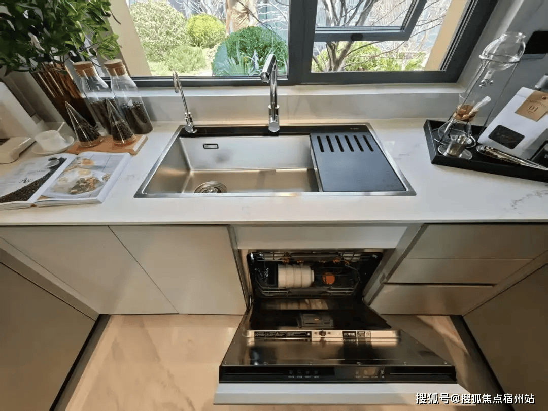 - 环境户型价格地址楼盘详情配套电话交房时间配套电话交房时间2025上海中环铂樾(售楼处)网站 - 中环铂樾销售中心(图13)